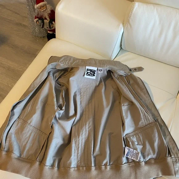 Short Sleeve Jacket. - Picture 12 of 15